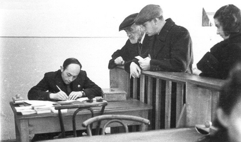 A Jewish clerk in one of the Judenrat departments in the Lodz ghetto.